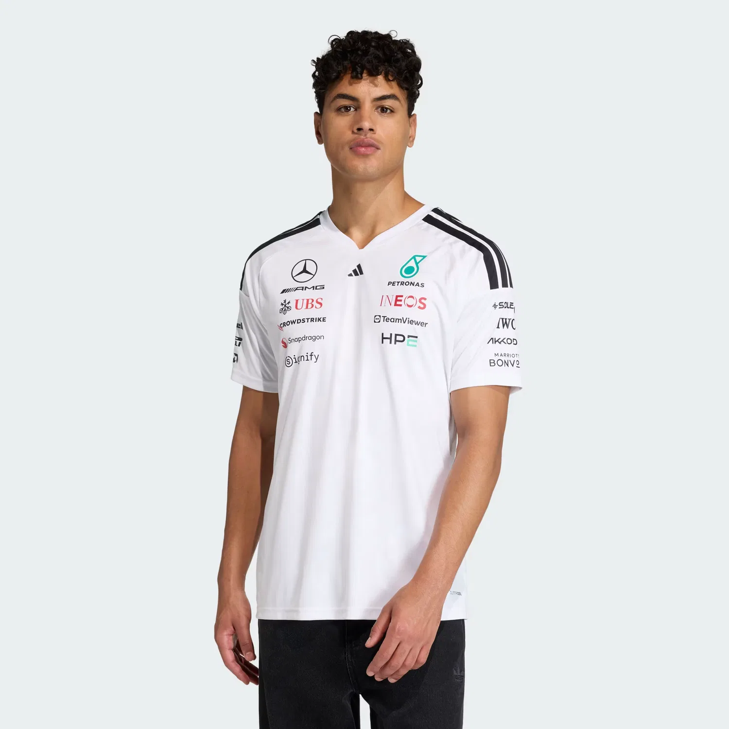 Мужская гоночная футболка с узким кроем Mercedes-AMG Petronas Formula 1 Team Driver adidas Performance, белая