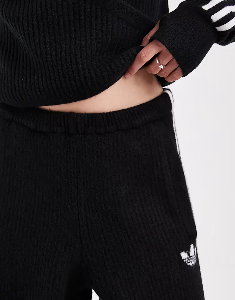 Вязаные спортивные брюки с отворотами Adidas Originals x Jennie, черный — фото 3