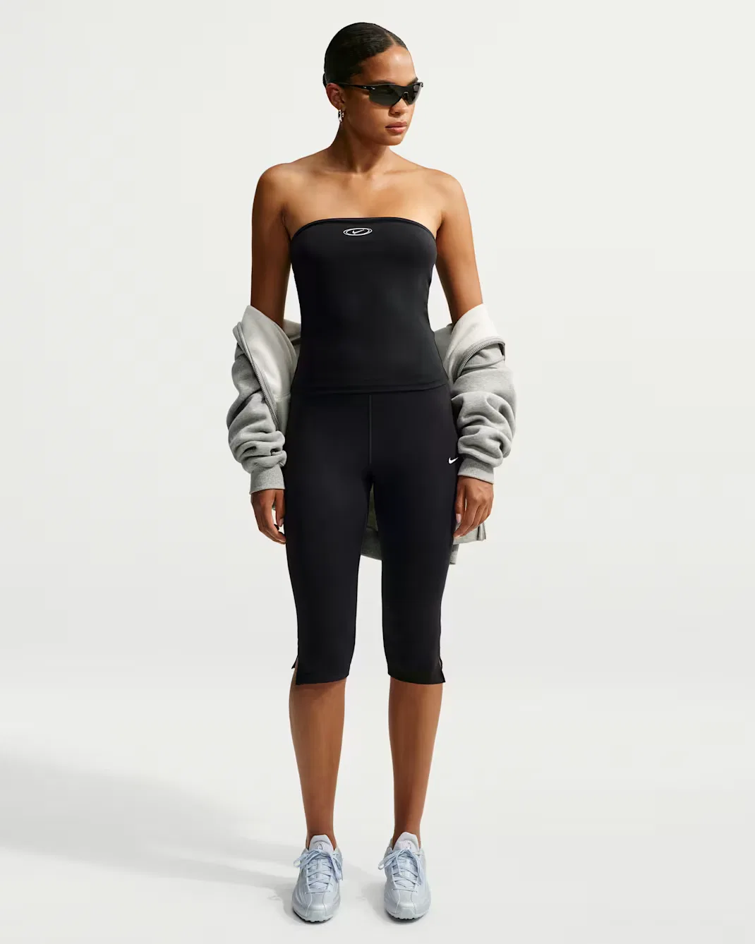 Женский обтягивающий топ-бандо Nike Sportswear, Black/Metallic Silver — фото 4