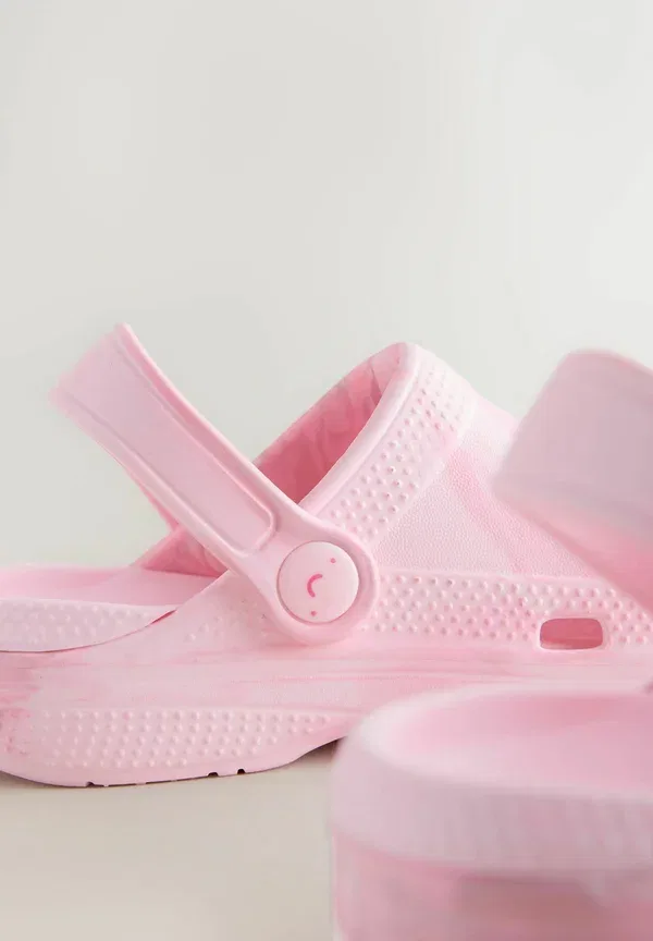 Сандалии с вырезами Regular fit - pool slides Next, Pink Heart, розовый — фото 4
