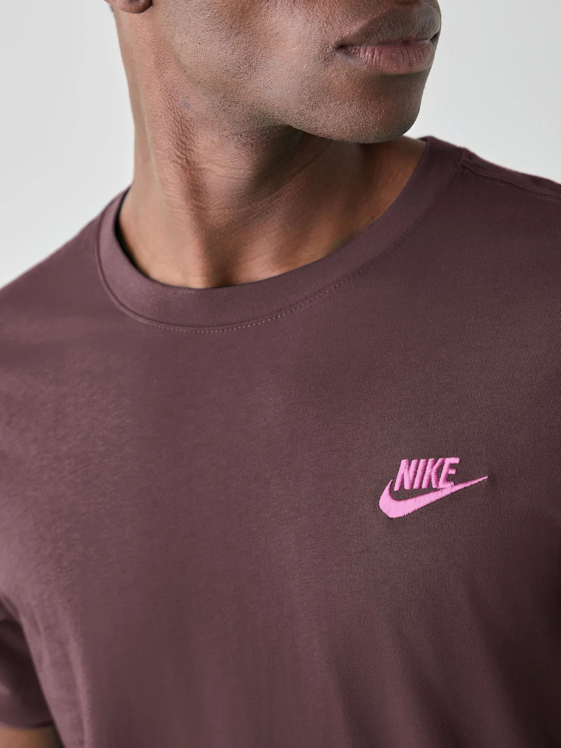 Футболка хлопковая Club T-Shirt Nike, Tattoo Brown — фото 3