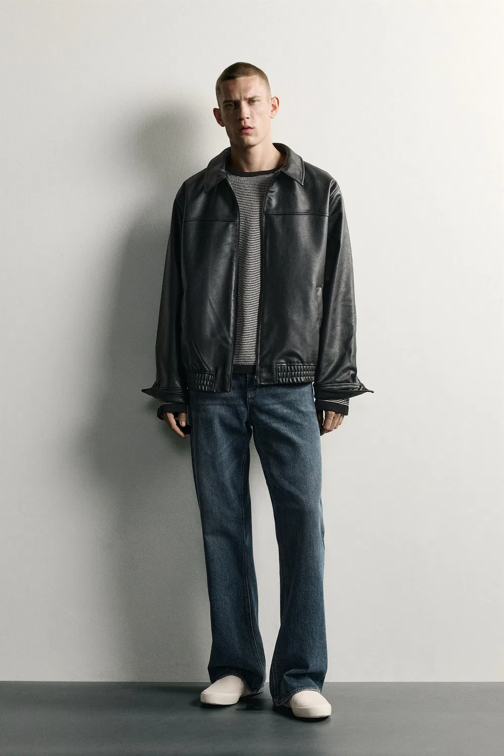 Куртка свободного кроя с эффектом кожи. ZARA, Black