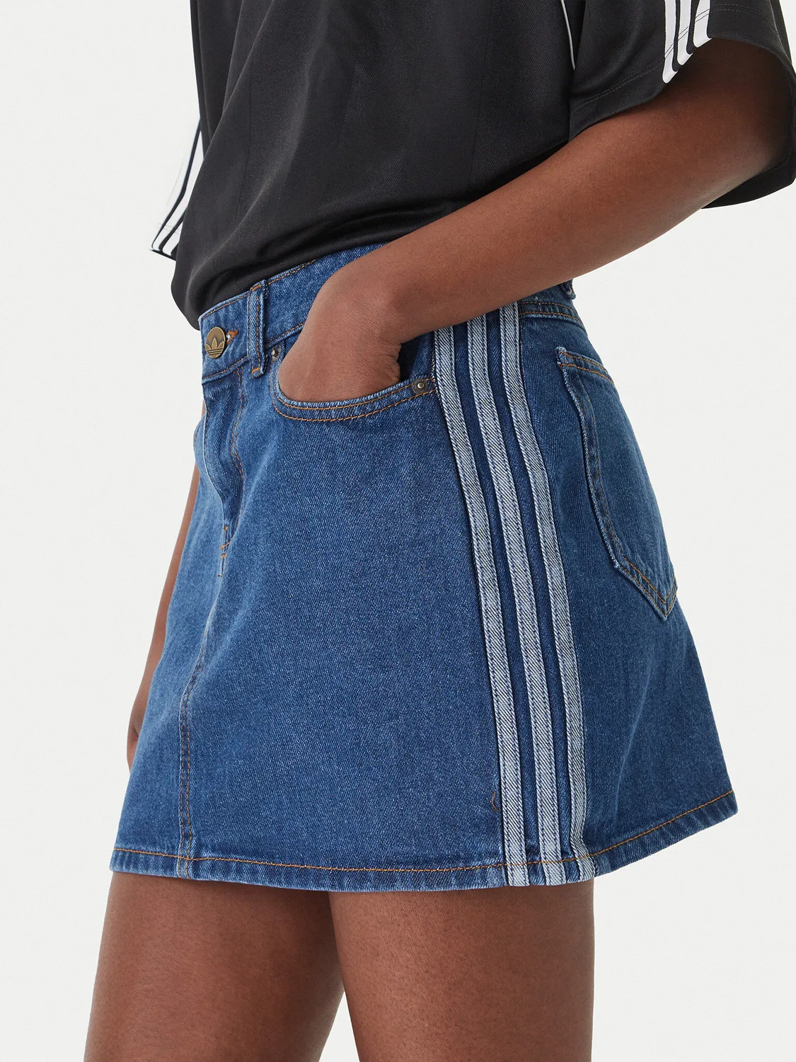 Женская джинсовая юбка стандартного кроя Adidas, синий — фото 4