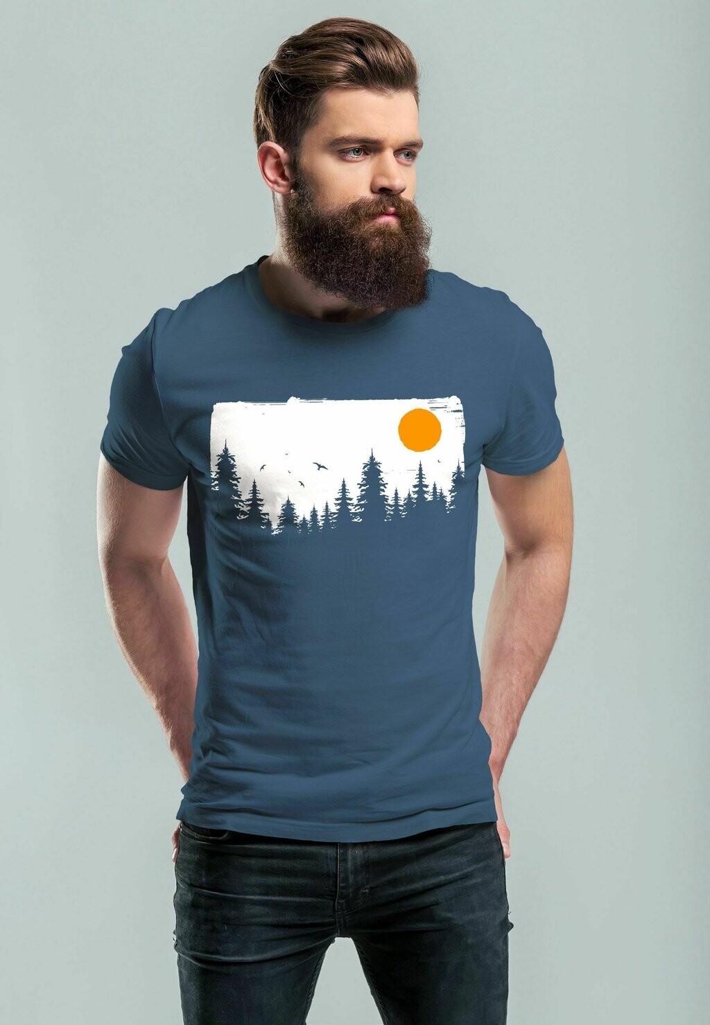 

Футболка с принтом HERREN T-SHIRT WALD BÄUME OUTDOOR ADVENTURE ABENTEUER NATUR-LIEBHABER FASHION STREETSTYLE NEVERLESS, цвет denim blue