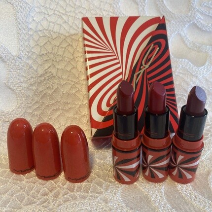 

Mac Tiny Tricks Mini Lipstick Trio — красный подарочный набор