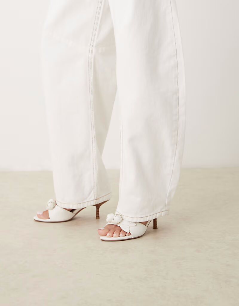 Мюли на каблуке ASOS DESIGN Heartly rose белого цвета — фото 2