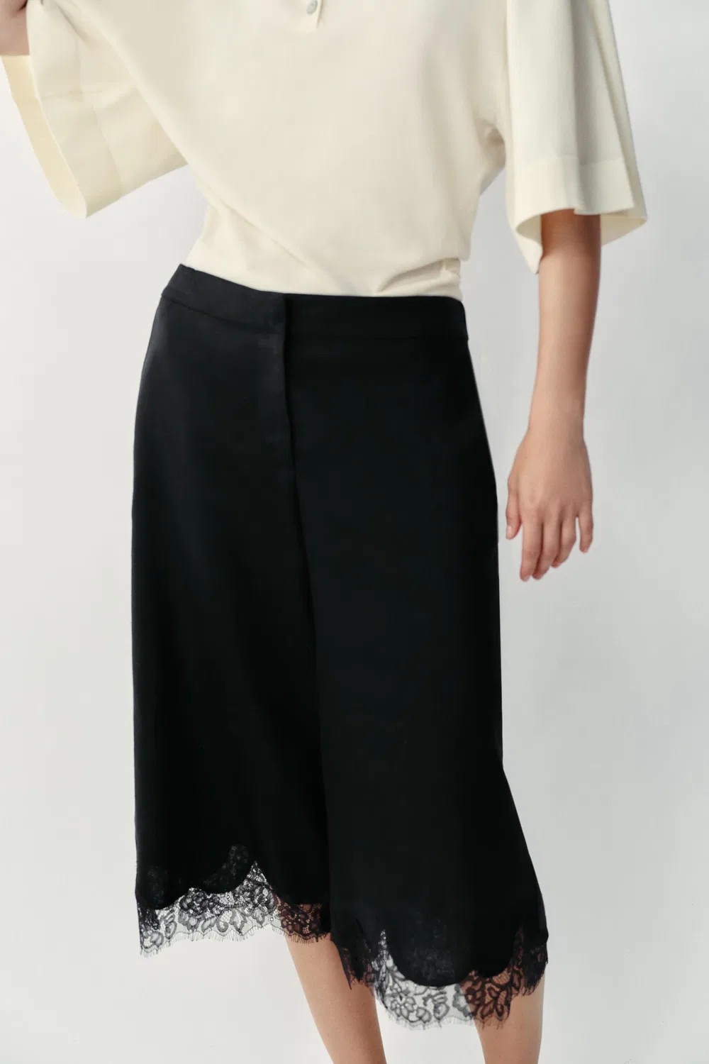 Длинные бермуды из льняной смеси с кружевом. ZARA, Black — фото 2