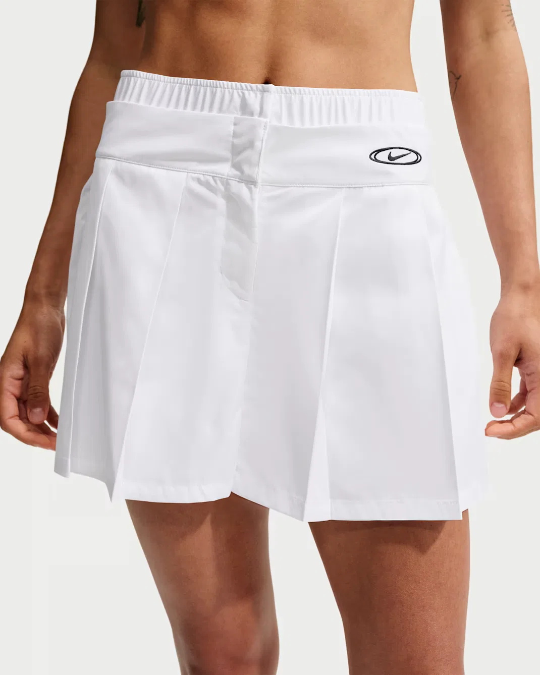 Женская плиссированная мини-юбка Nike Sportswear, White/Black — фото 2