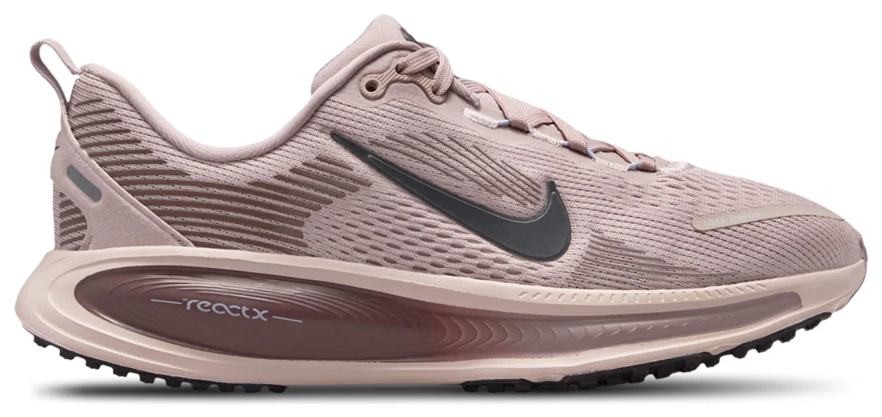 Кроссовки для девочек Vomero 18 Nike, цвет Particle Rose/Off Noir/Silt Red