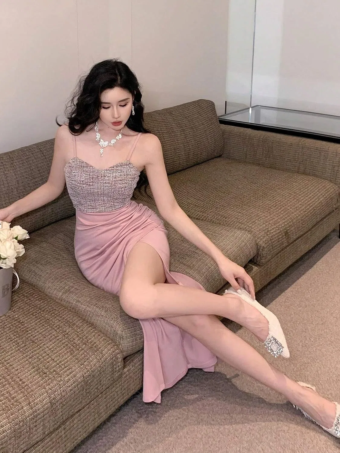 Женское элегантное длинное платье на бретелях с разрезом, Pink — фото 3
