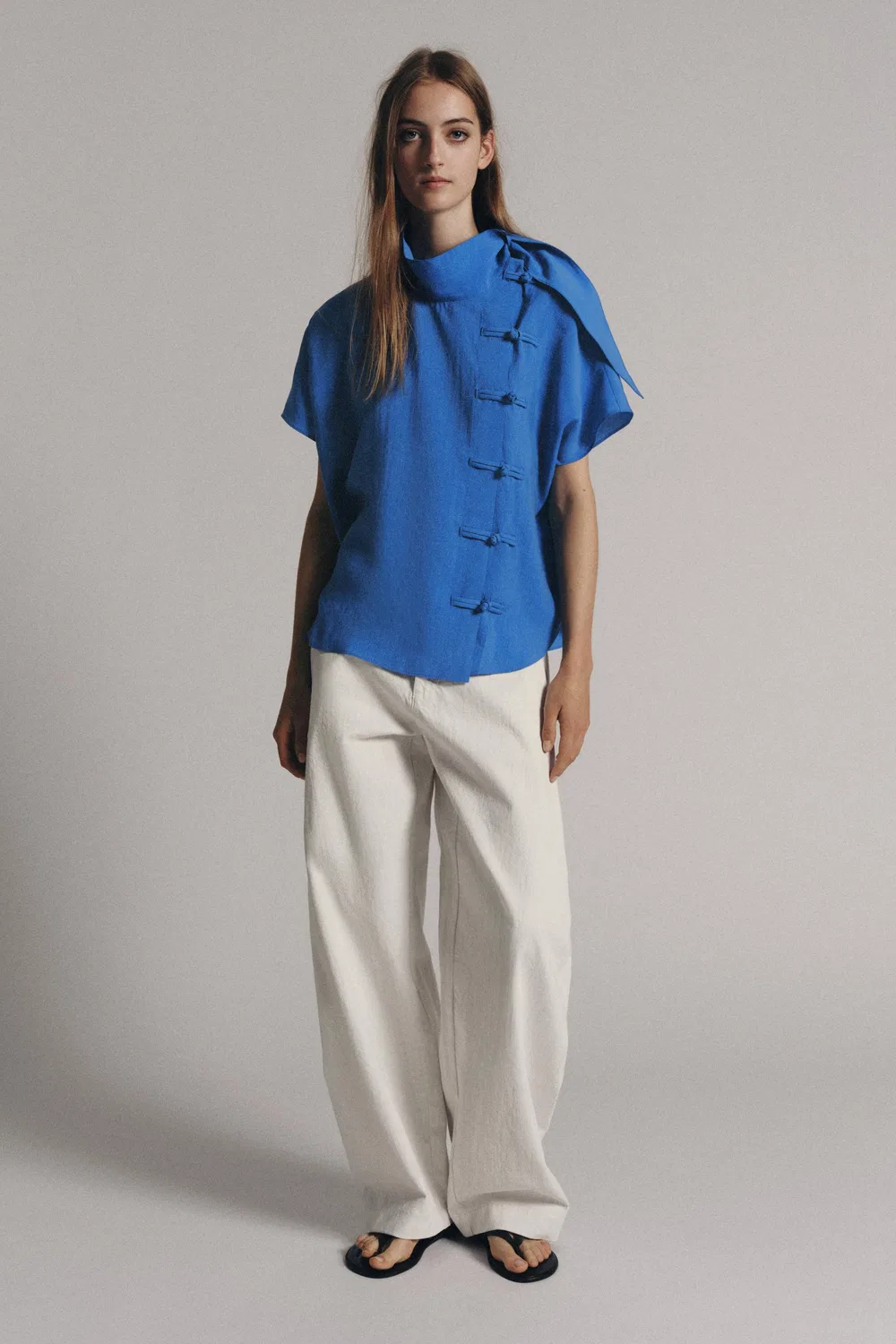 Рубашка из коллекции ZW с застежкой в виде лягушки. ZARA, Bluish