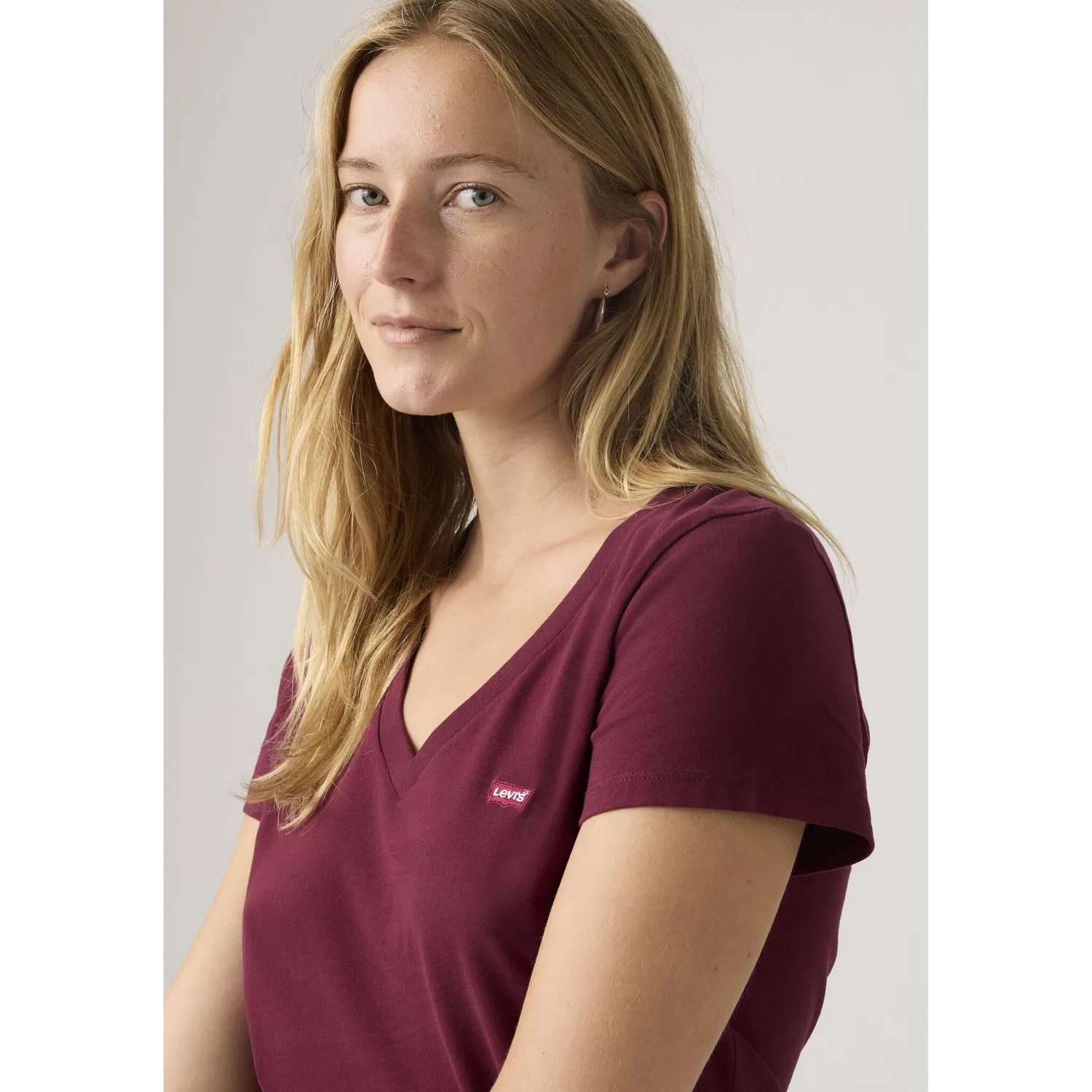 Женская футболка с V-образным вырезом Levi's, Tawny Port Cotton — фото 4