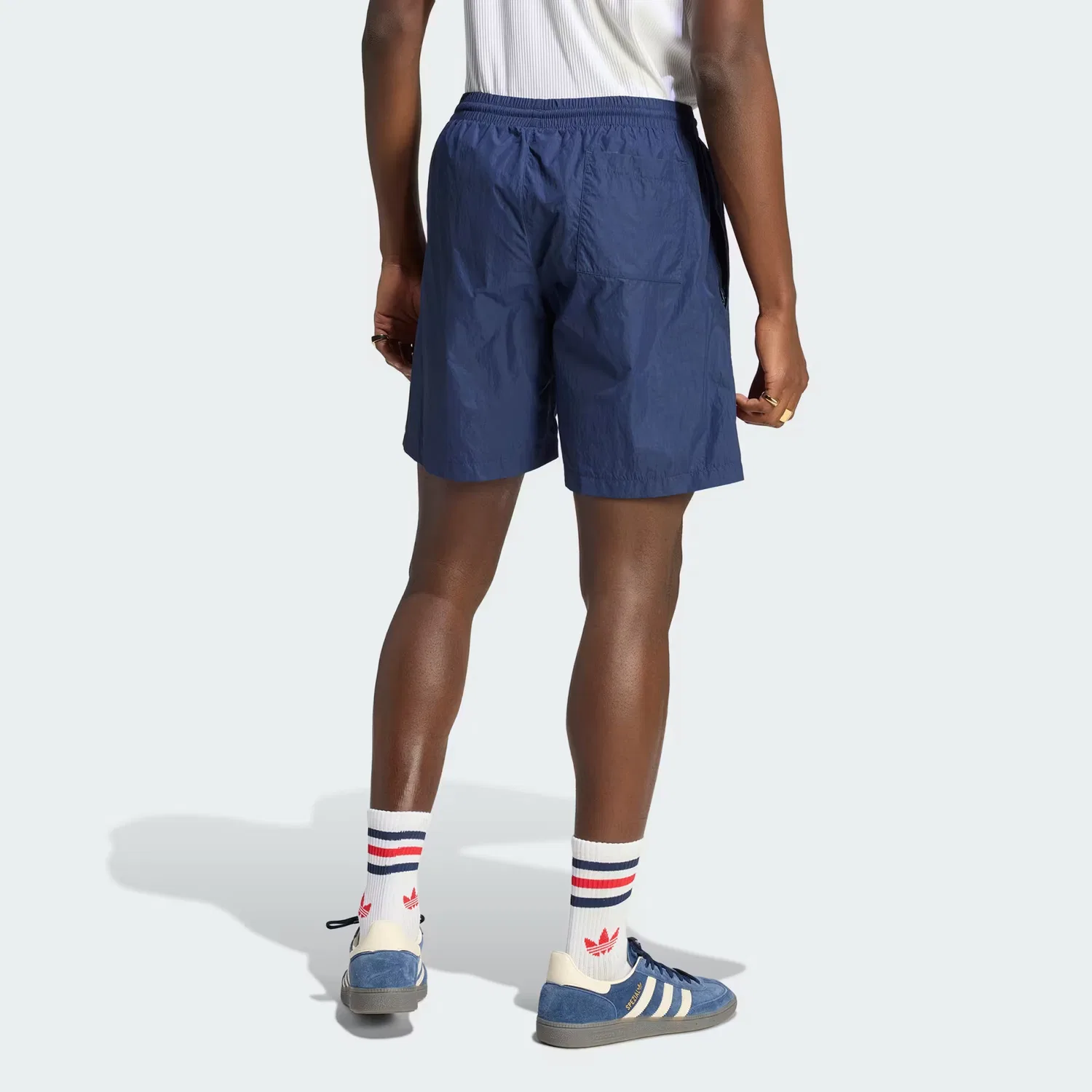 Мужские шорты из легкой ткани TREFOIL ESSENTIALS WOVEN SHORTS Adidas Originals, темно-синий — фото 2