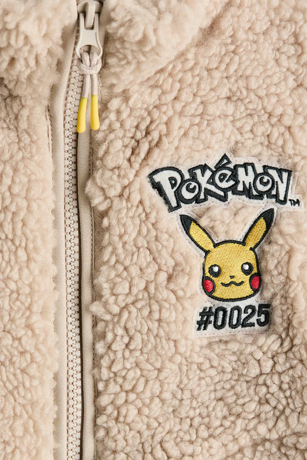 Жилет из плюшевого флиса с декоративным рисунком H&M, Beige/Pokémon — фото 2