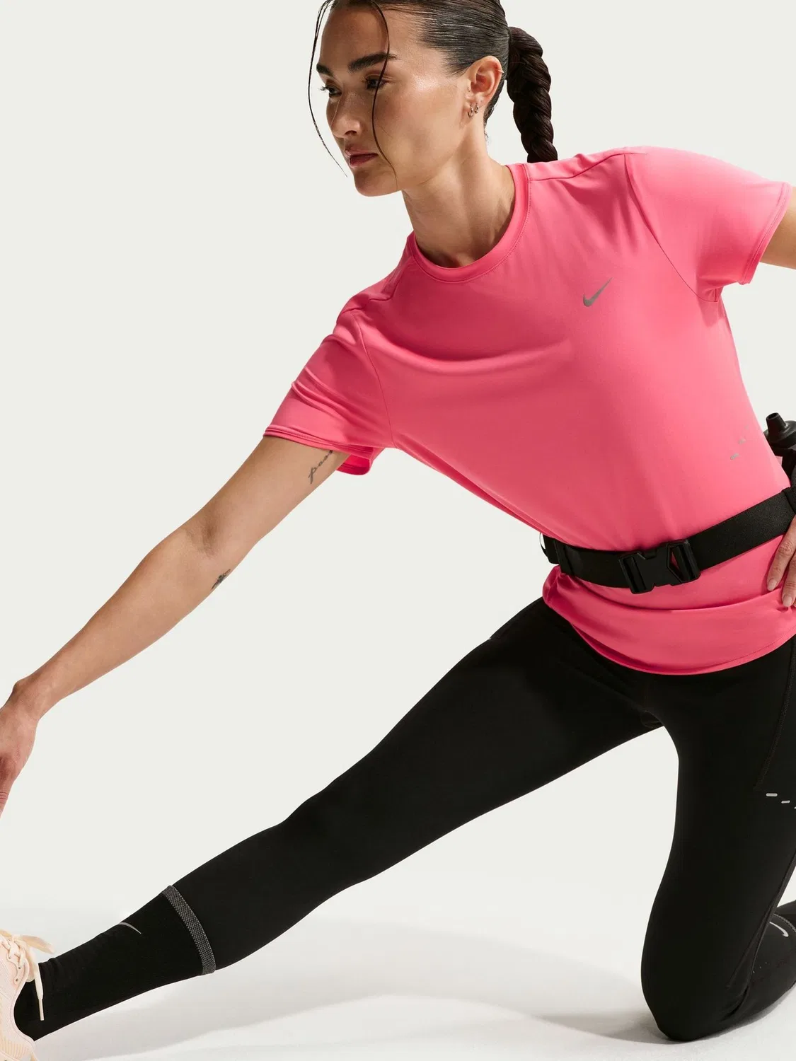 Беговая футболка Swift Dri-FIT Nike, Sea Coral — фото 4