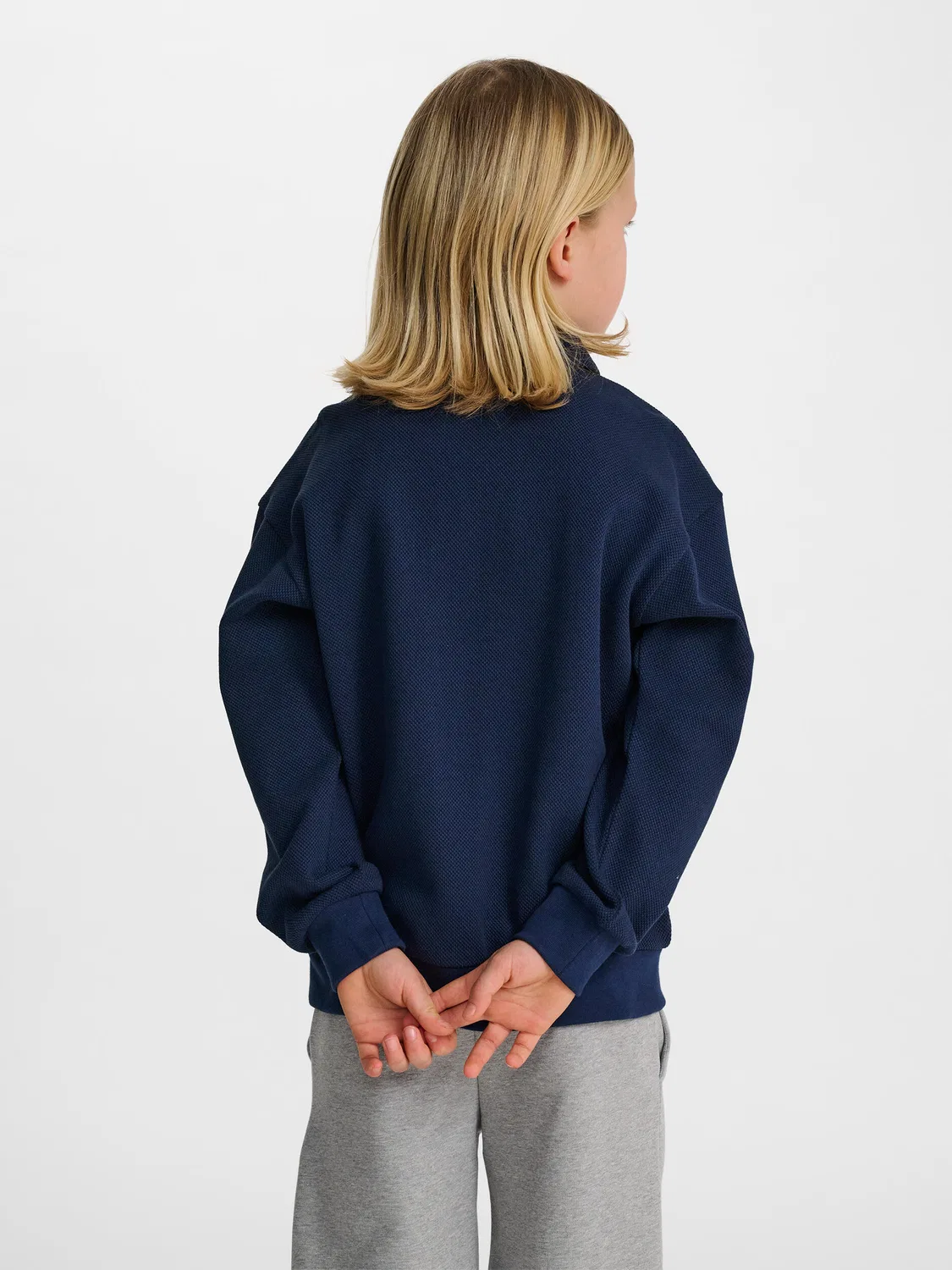 Детский свободный поло-свитшот Hmljr Loose Kinder Hummel, Blau Navyblau Gletscherblau — фото 3