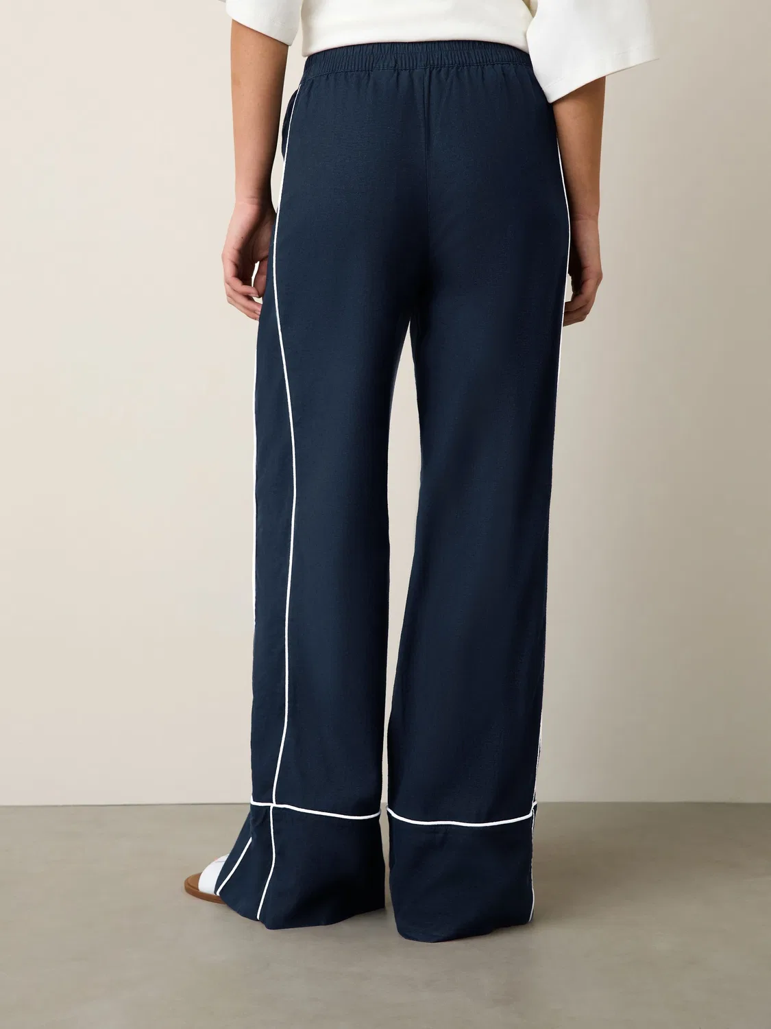 Брюки широкие с отделкой, модель Linen Rich Wide Leg Trousers With Piping Next, темно-синий — фото 3