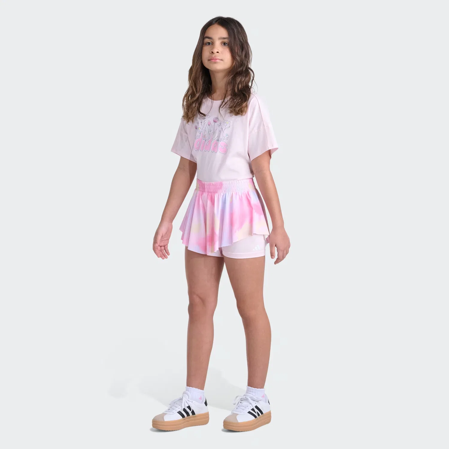 Детские шорты свободного кроя с принтом Triumph Floral и внутренними велошортами Adidas Sportswear, розовый — фото 3