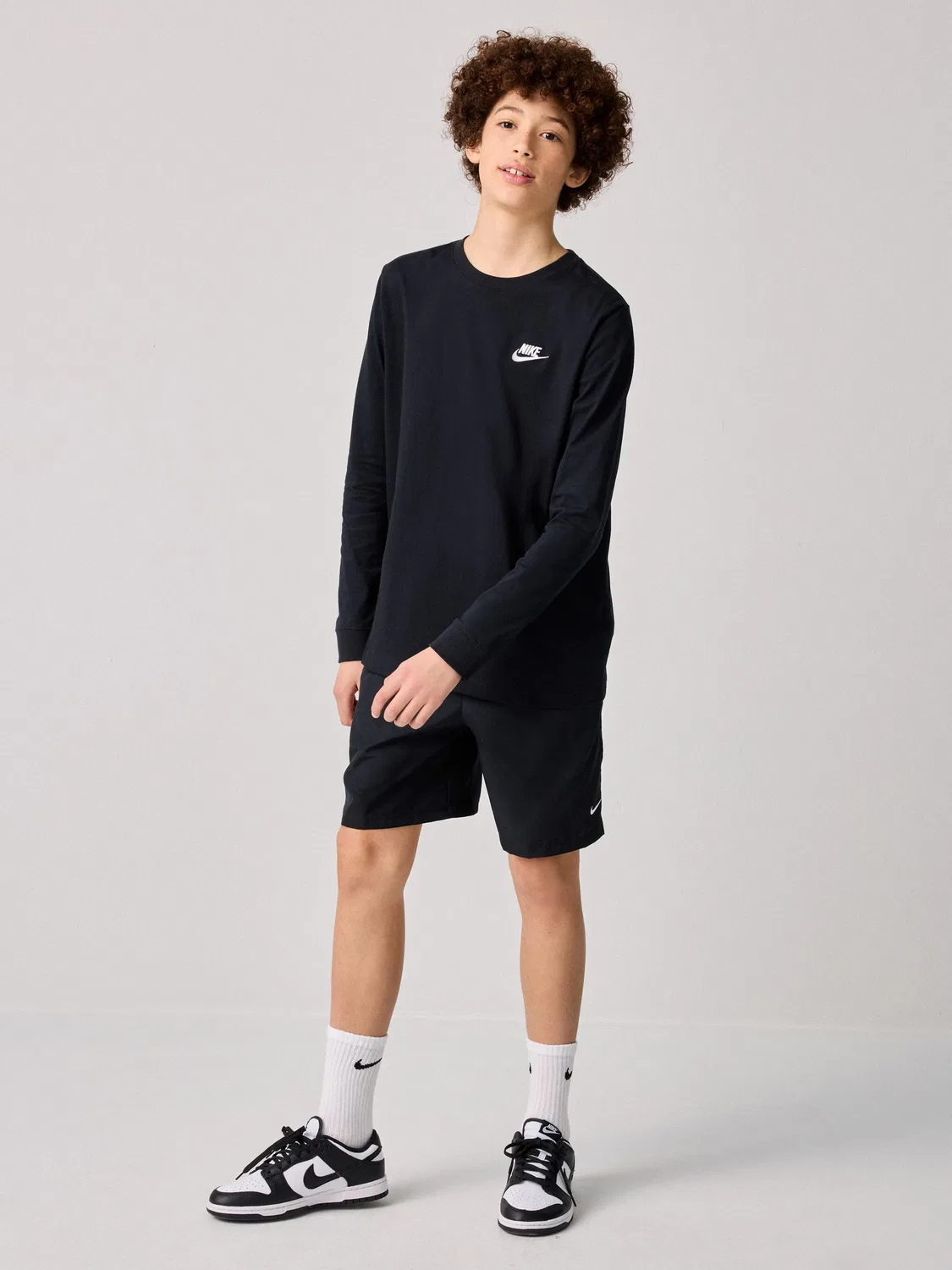 Футболка с длинным рукавом Nike Sportswear, черная — фото 2