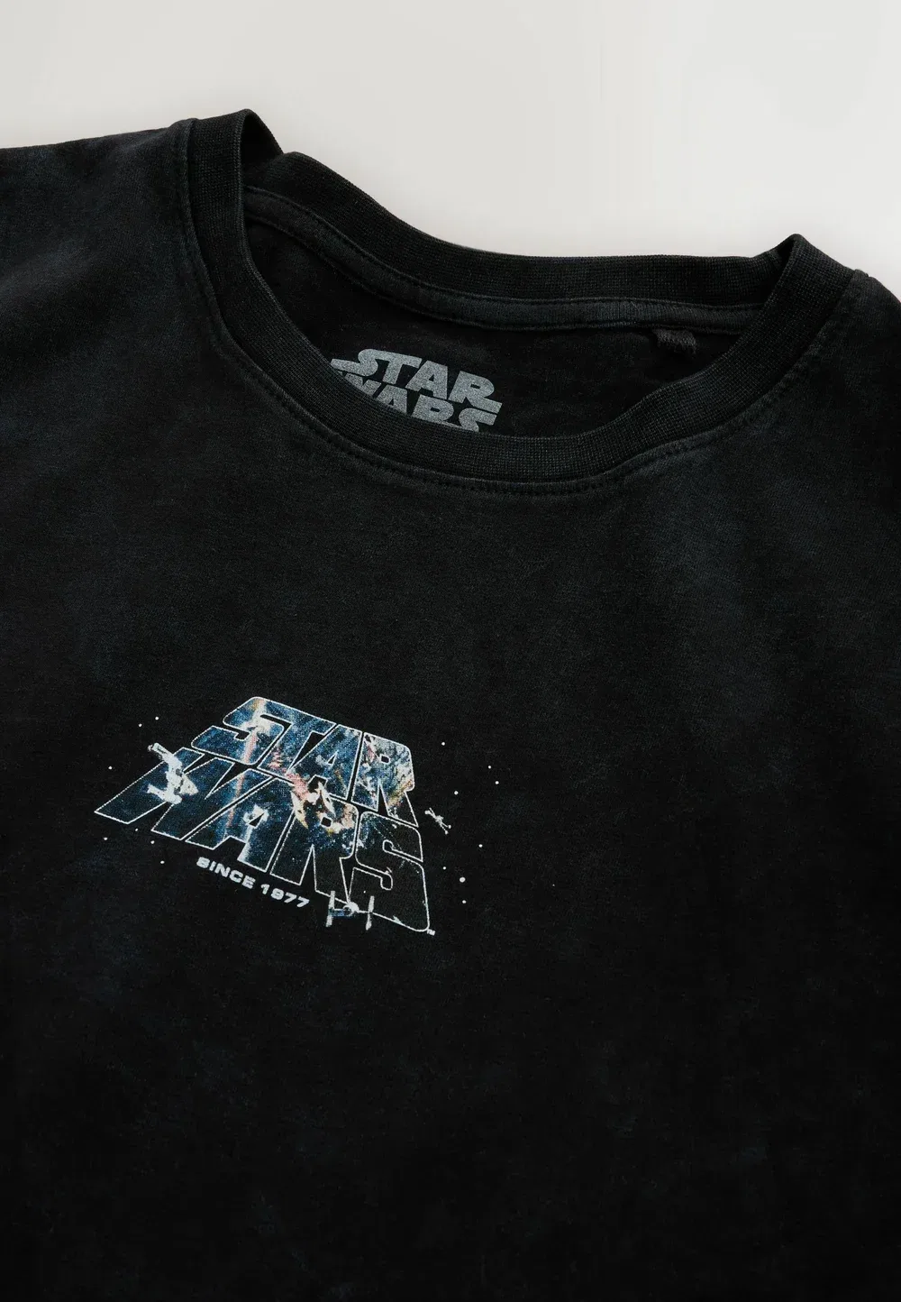 Футболка стандартного кроя с лицензией Star Wars. Футболка с принтом Next, Black Wash Star Wars — фото 3