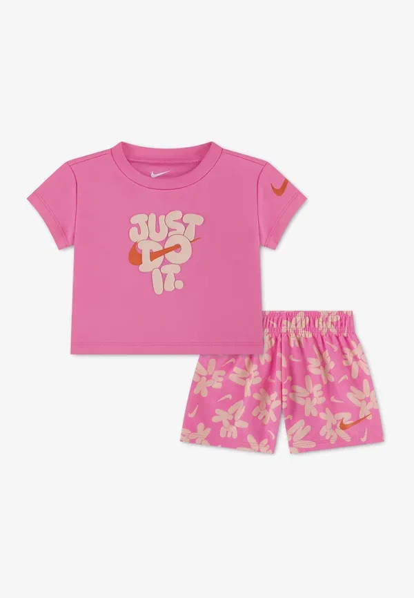 Комплект из футболки и шорт с принтом Nike Sportswear, розовый