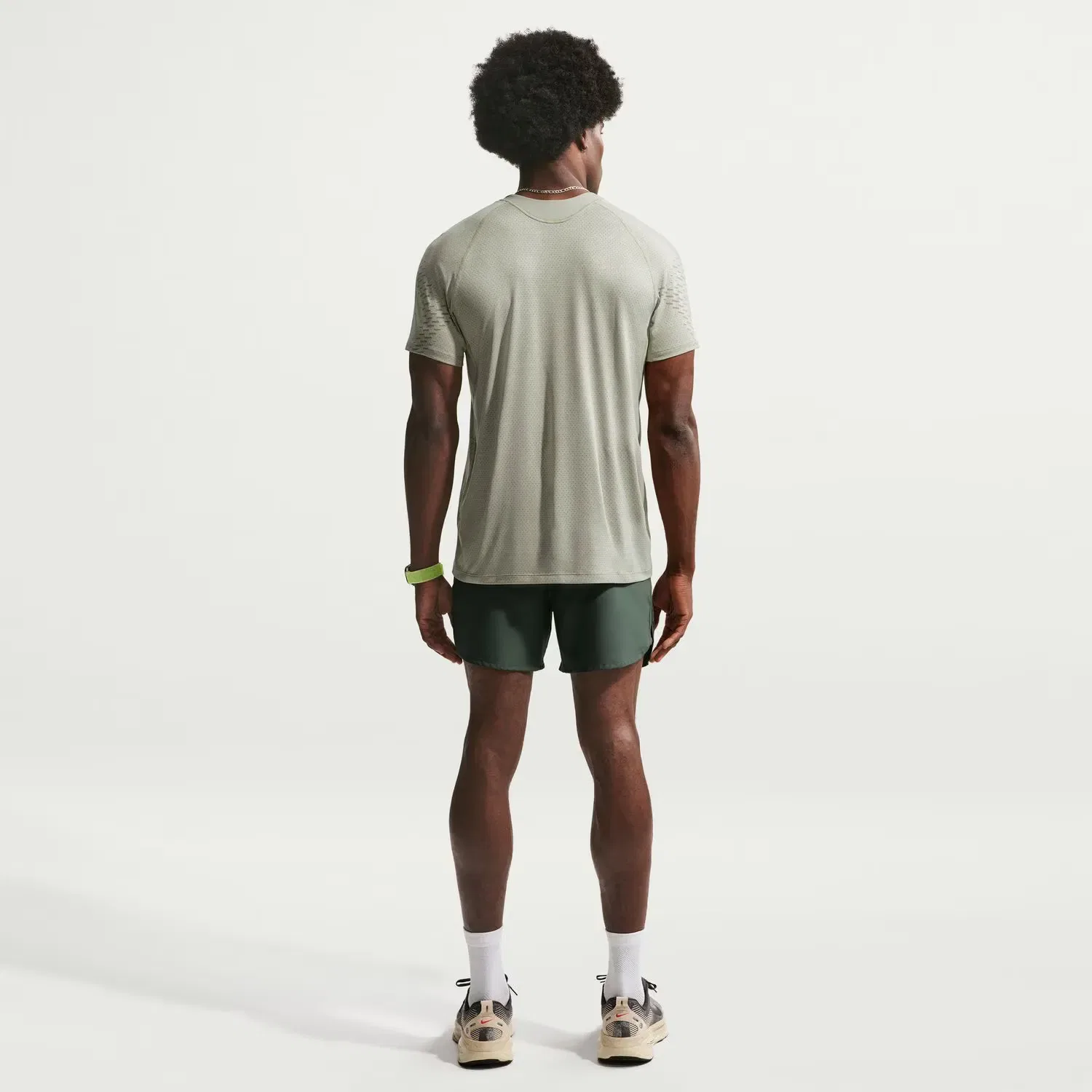 Мужская футболка с коротким рукавом Nike Stride Dri-FIT ADV, Цвет Verde — фото 2