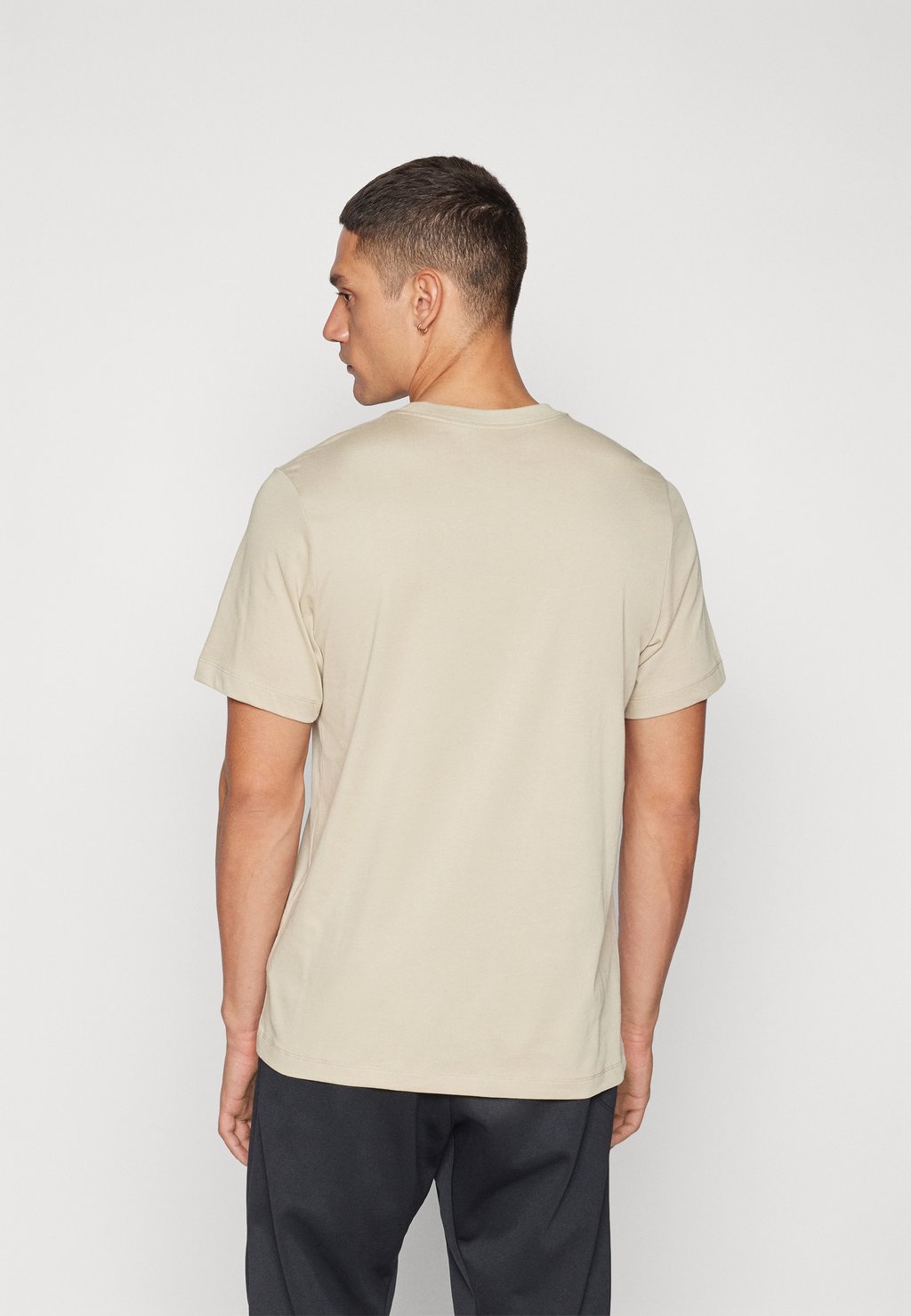 Спортивная футболка TEE CREW SOLID Nike Performance, хаки — фото 3