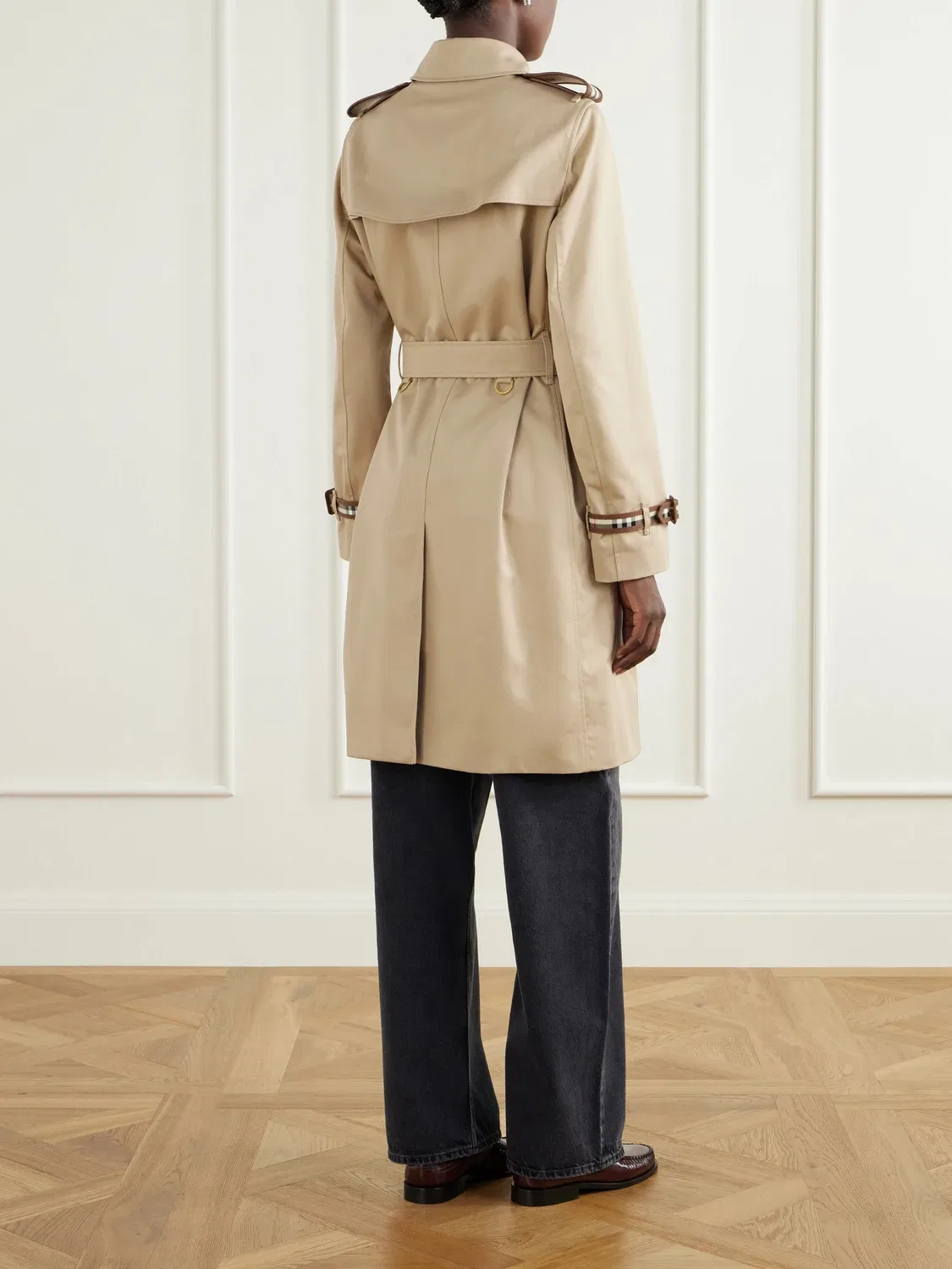 Тренч из хлопкового габардина Kensington на пуговицах с поясом Burberry, бежевый — фото 4