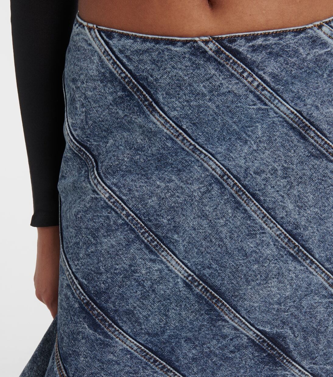 Юбка миди из денима спиральной асимметричной формы Alaïa, Bleu Neige — фото 4