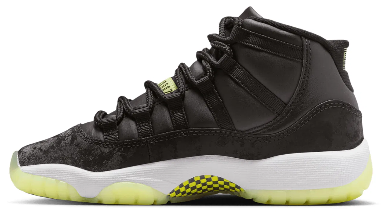 Кроссовки для мальчиков Retro 11 SS Jordan, цвет Black/Dark Raisin/Volt — фото 2