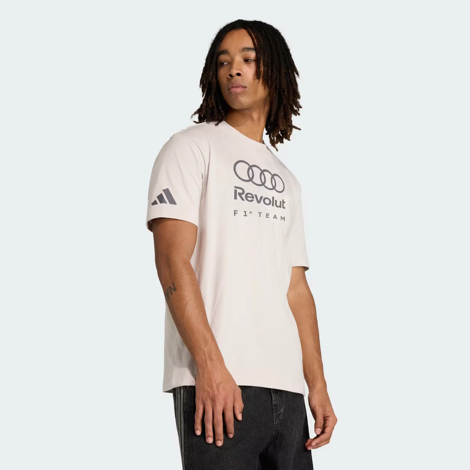 Мужская футболка с графичным принтом Audi Revolut F1 Team DNA Adidas Performance, Chalk Pearl — фото 4