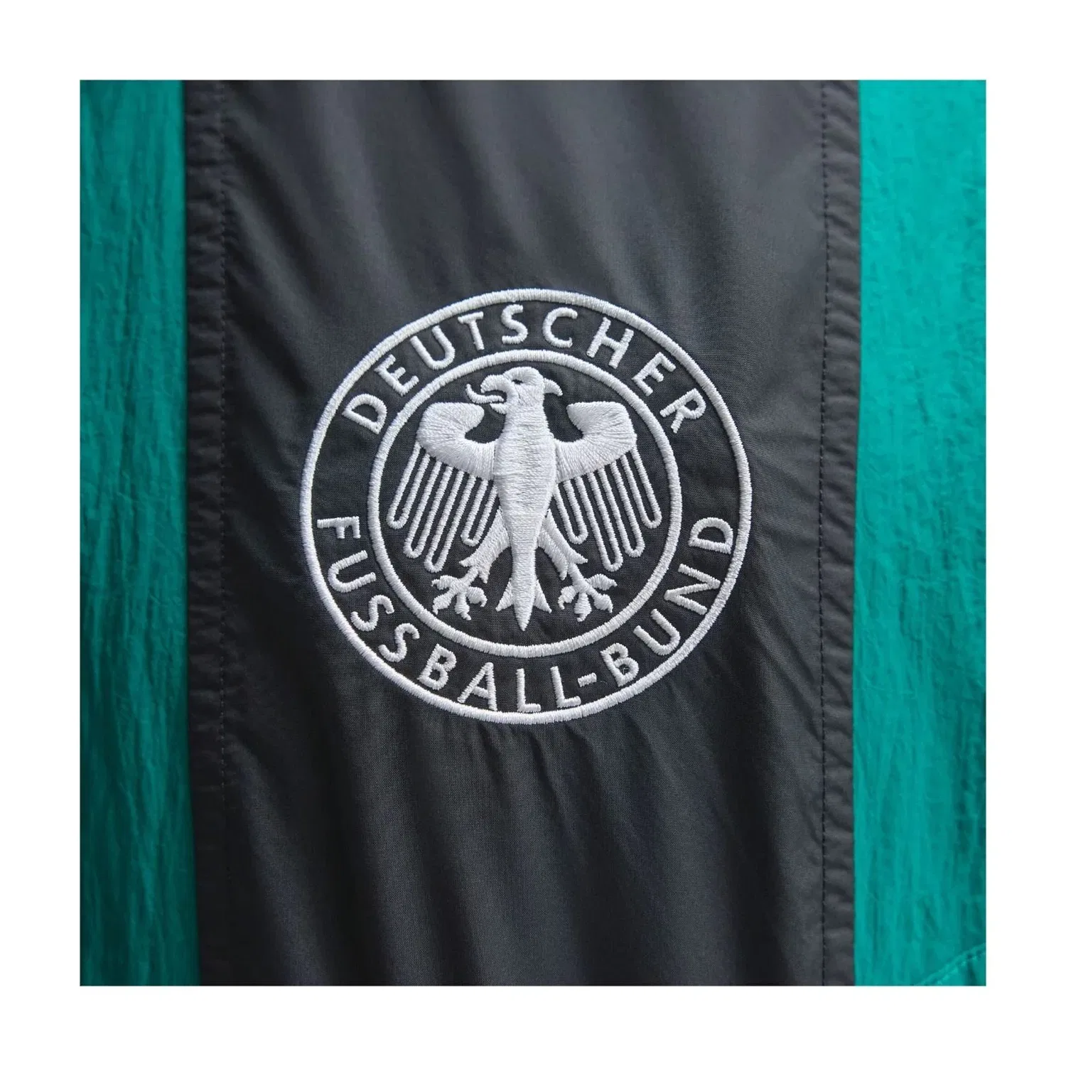 Мужская куртка с длинным рукавом EQT Track Jacket Adidas, зеленый — фото 2