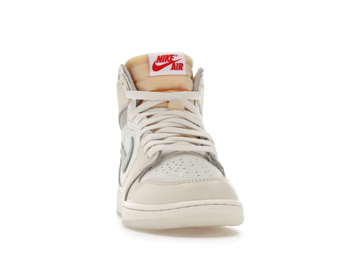 Детские кроссовки для мальчиков с замшевыми вставками Jordan 1 Retro High OG, Sail/University Red/Pale Ivory/Coconut Milk/Phantom/Coconut Milk — фото 2