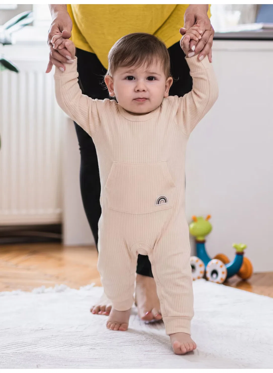 Комплект из ребристого хлопка с комбинезоном, шапочкой и слюнявчиком Babies Basic, бежевый — фото 2