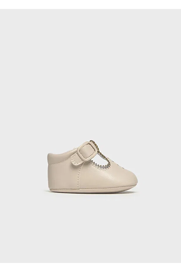 Детские ботинки для новорожденных с липучкой Mayoral, Nude Color — фото 2