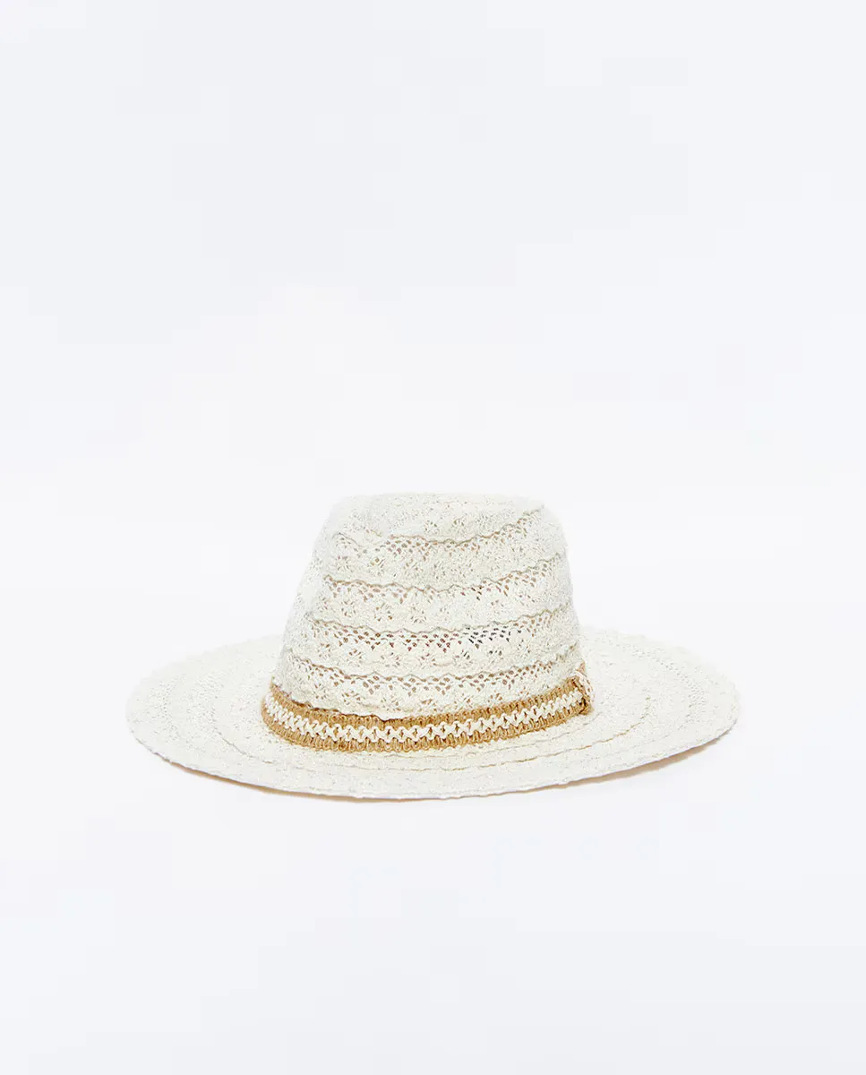 

Люрексовая шапка крючком Sfera, цвет Crudo