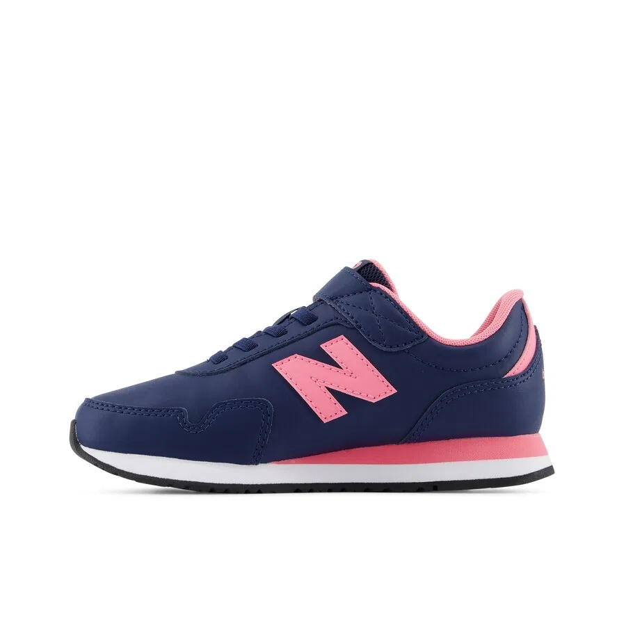Кроссовки New Balance темно-синего цвета