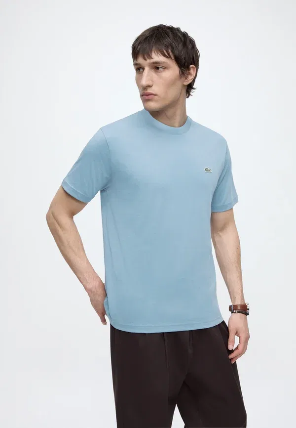 Футболка Lacoste однотонная с круглым вырезом — фото 4