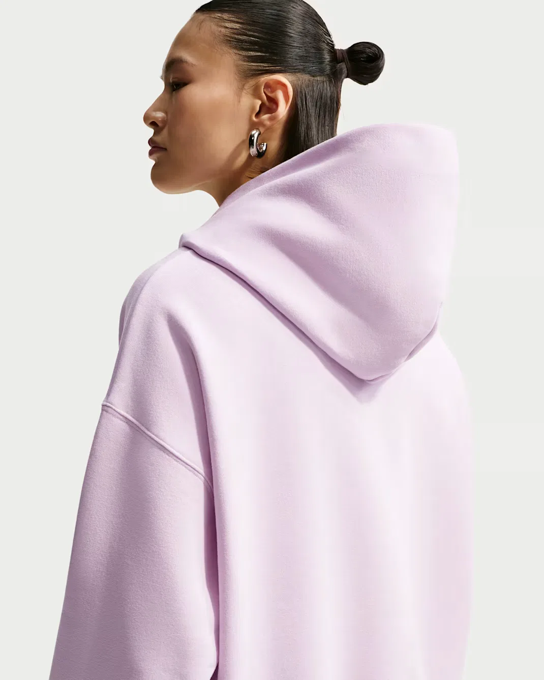 Женская толстовка с капюшоном оверсайз Nike Studio Fleece Medium Weight, Bleached Lilac/Sail — фото 2