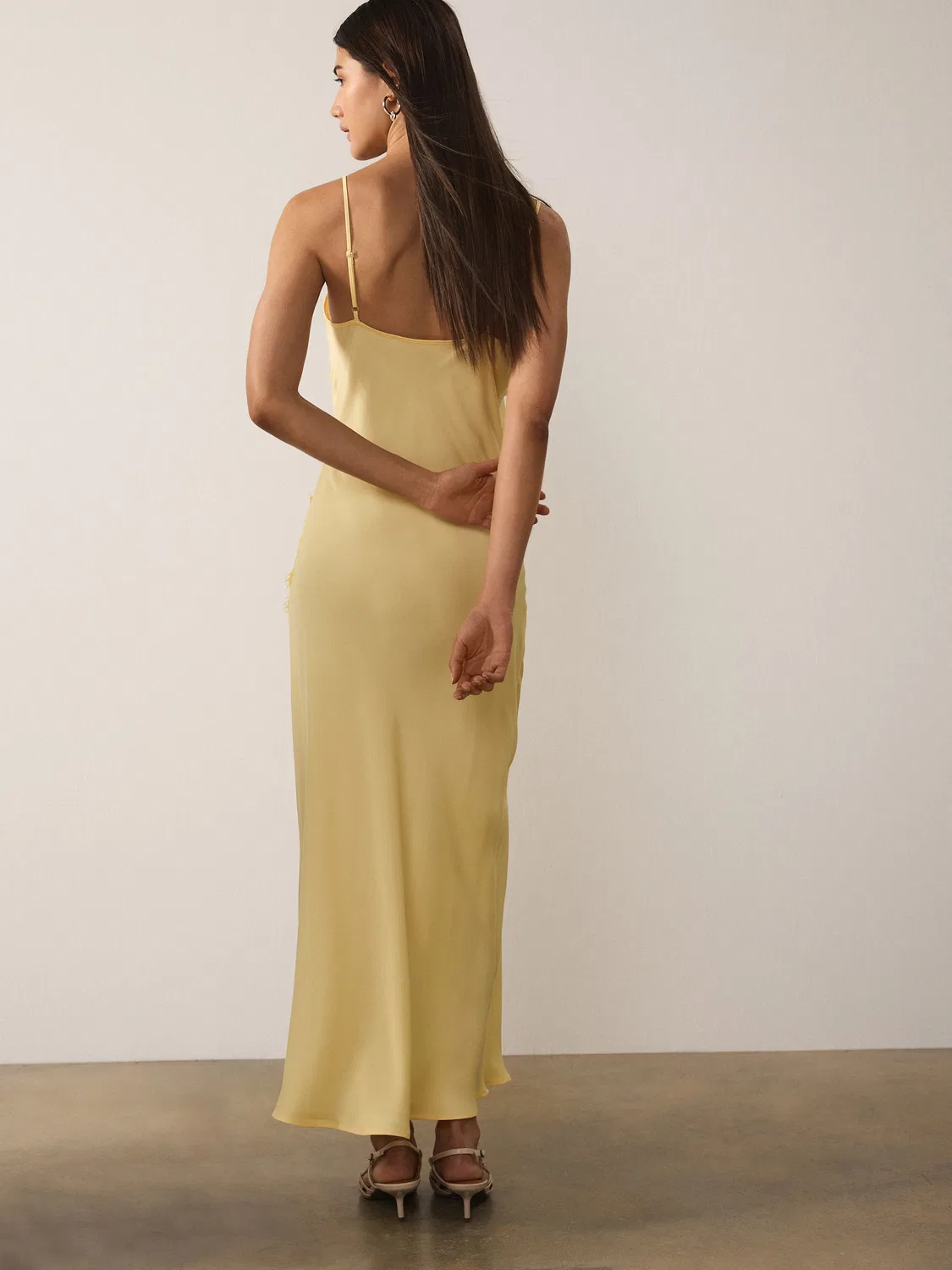 Платье-комбинация миди с кружевом, Satin Midi Dress Next, желтый — фото 2