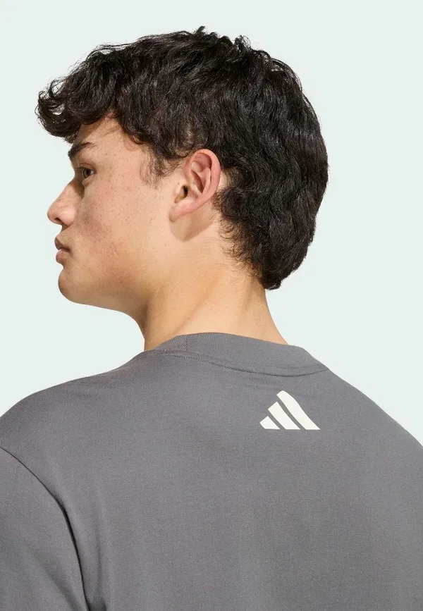 Футболка с принтом Mercedes - AMG Petronas Formula 1 Team Silver Adidas Performance, кремовый — фото 4