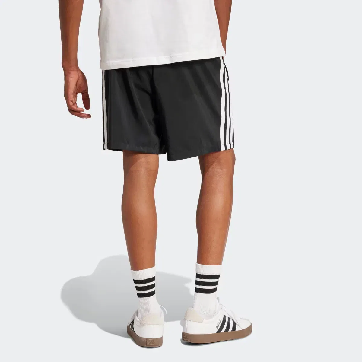Мужские шорты Essentials Chelsea с тремя полосками adidas, Черный — фото 2