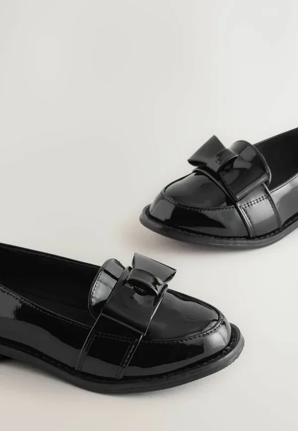 Лоферы с бантом Regular fit - school bow loafers - slip-ons Next patent, черный — фото 4