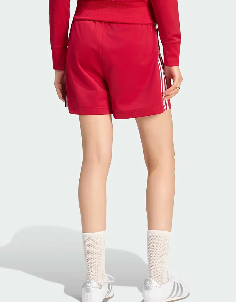 Классические шорты Adidas Originals Firebird в красно-белой расцветке, символизирующей победу команды — фото 4