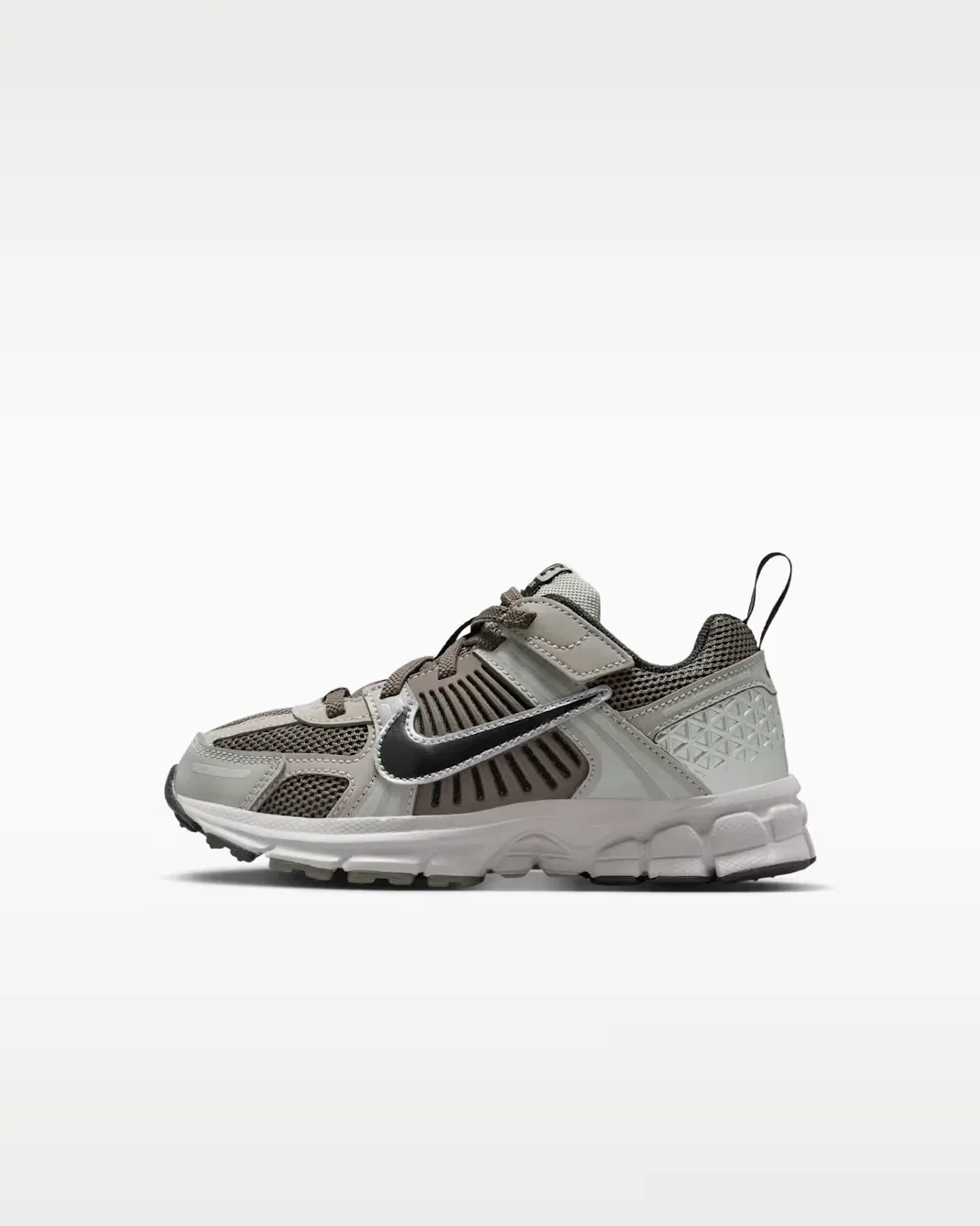 Детские кроссовки со светоотражающими элементами Nike Vomero 5, College Grey/Cave Stone/Metallic Silver/Black