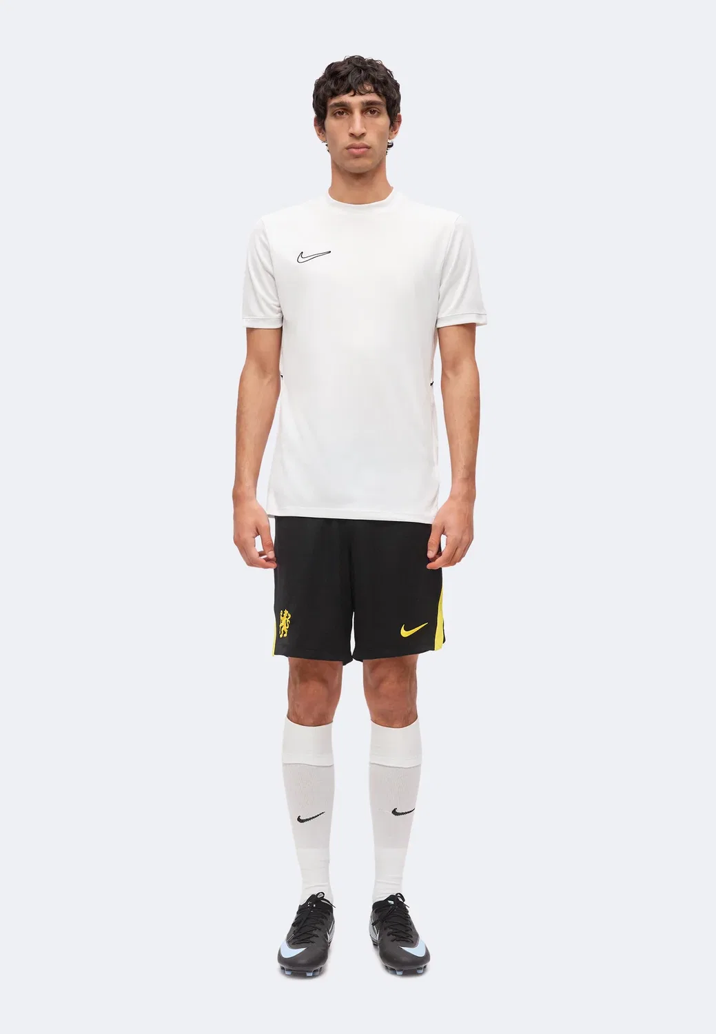 Короткие шорты футбольного клуба «Челси» - клубная форма Nike Performance, Black/Midwest Gold-Coloured — фото 2
