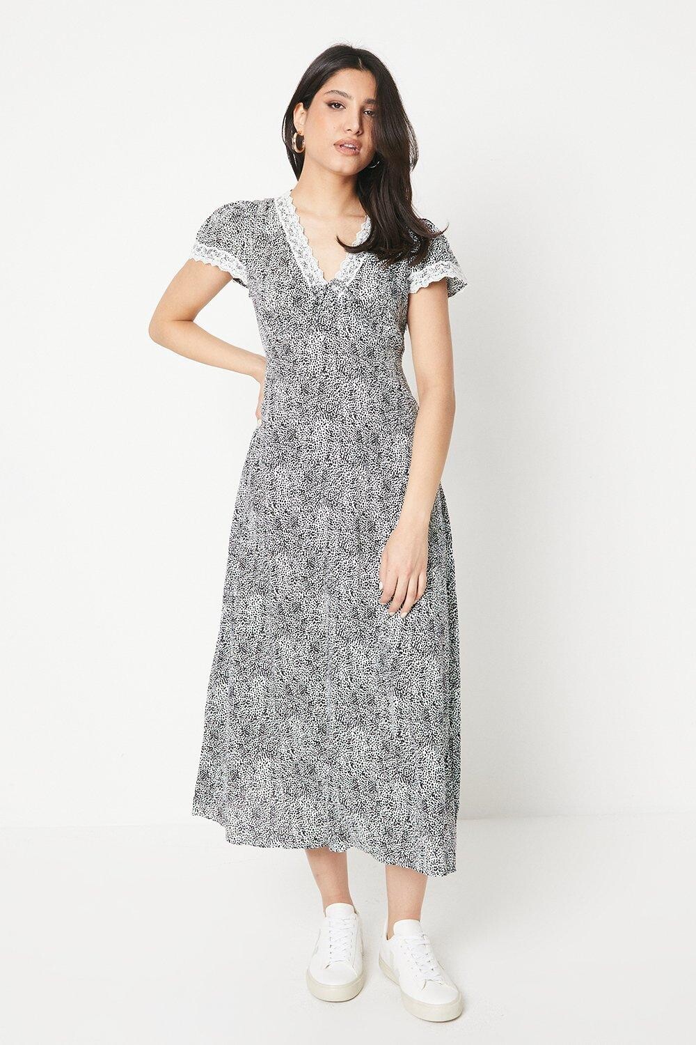 

Платье миди косого кроя с кружевной отделкой Dorothy Perkins, мультиколор