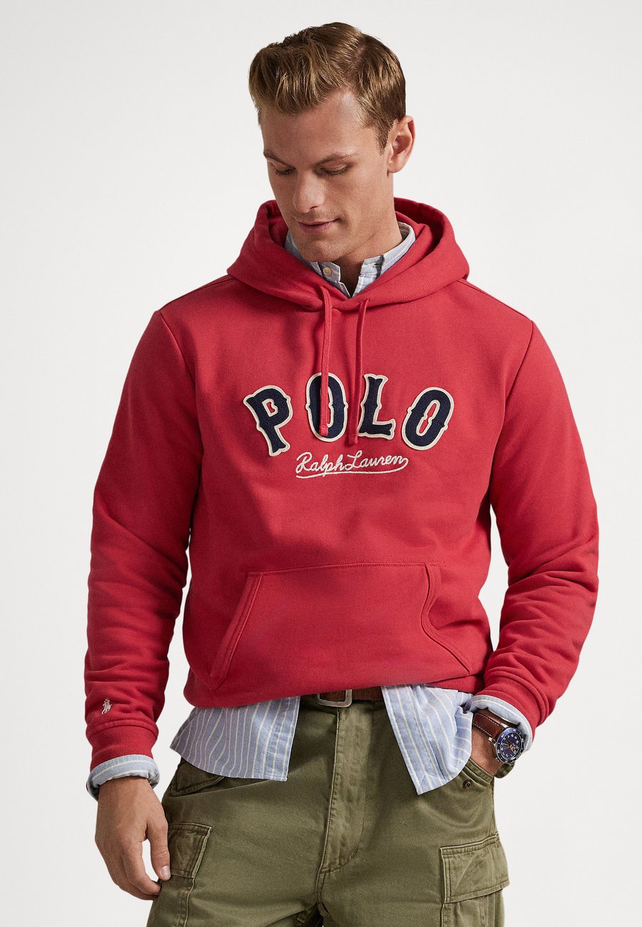 Толстовка Polo Ralph Lauren THE RL FLEECE WESTERN-LOGO HOODIE, Sunrise Red/Red — фото 4