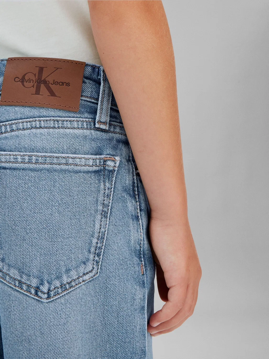 Джинсы свободные с завышенной талией Calvin Klein, синие — фото 4