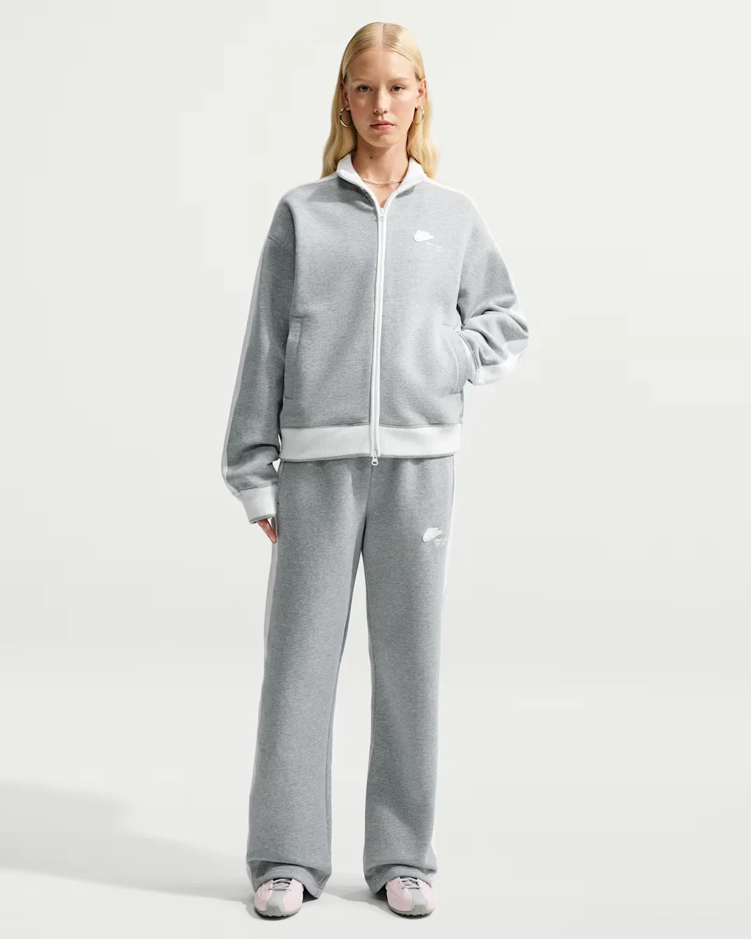 Женские спортивные брюки со средней посадкой Nike Studio Fleece Medium Weight "Nike Run Club", Dark Grey Heather/Sail/Sail